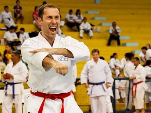 modalidade-como-aliada-na-saude-e-bem-estar-1 Fabricio Souza é um dos professores da Impacto Karatê - Foto:KBS Assessoria/Notisul