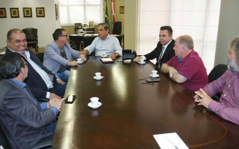 Vice-governador defende candidatura do atual prefeito Everaldo dos Santos  -  Foto:Paulo Althoff Medeiros/Divulgação/Notisul