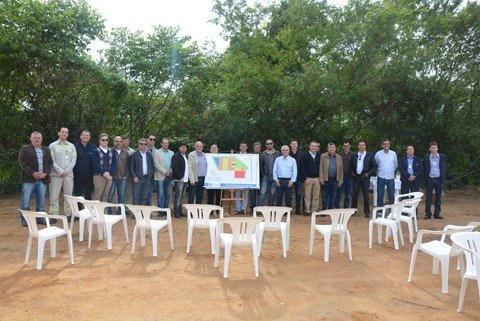 Várias autoridades do legislativo e executivo de Tubarão participaram do encontro no Parque Industrial. Integrantes da Acit e da Tractebel Energia também marcaram presença  - Foto:Divulgação/Notisul
