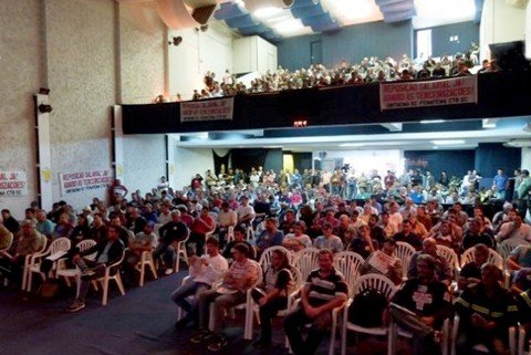 Trabalhadores realizaram uma reunião recentemente na capital. Resolveram acatar a proposta da empresa  -  Foto:Sintaema/Divulgação/Notisul