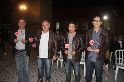 bombeiros-de-1974-recebem-homenagem-1 Quatro bombeiros militares que passaram para a reserva remunerada também receberam medalhas de reconhecimento - Foto:Alice Goulart Estevão/Notisul