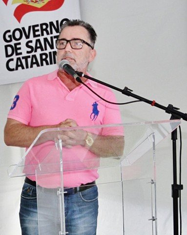 Atual prefeito de Laguna, Everaldo dos Santos, indica se renuncia à pré-candidatura ainda hoje. - Foto: Rafael Andrade/Notisul.