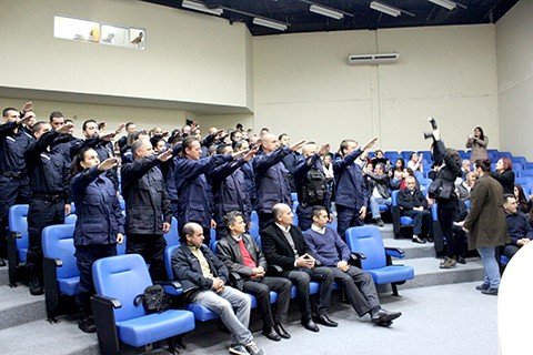 diplomas-sao-entregues-em-solenidade-1 O curso é uma exigência da Senasp, que por meio de uma nova lei federal, considera a Guarda Municipal como polícia preventiva - Foto:Divulgação/Notisul