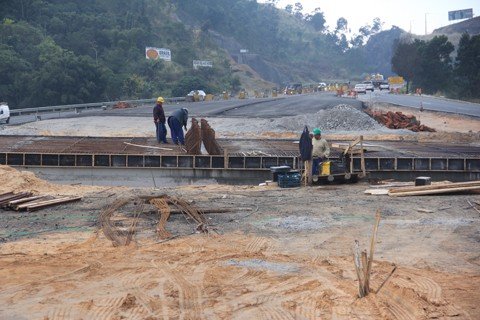 Os trabalhos no local iniciaram há três meses. A concretagem está prevista para ser executada hoje   -  Foto:Jailson Vieira/Notisul