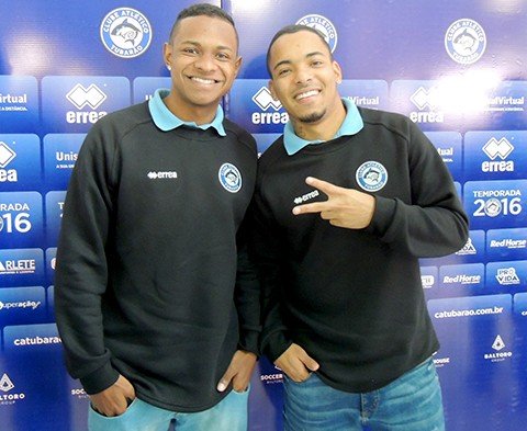 peixe-apresenta-elenco-para-a-temporada-1 Os atletas Paulo Vinícius (E) e Luiz Felipe, o Paulista, integram o elenco do Peixe. - Foto: Jailson Vieira/Notisul.