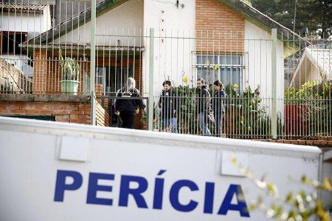 pm-de-tubarao-e-o-principal-suspeito-1 A suspeita é que os corpos da família ficaram uma semana na casa. - Foto: Divulgação/Notisul.