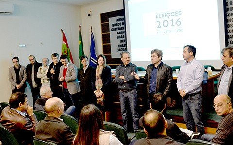 pre-campanha-estrategias-sao-tracadas-1 Ponticelli recebe apoio de lideranças estaduais, como do deputado José Nei Ascari (D). - Foto: Kélen Bardini/Divulgação/Notisul.