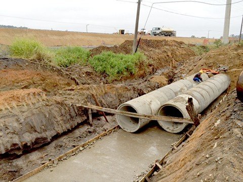 Trabalhos no Sertão dos Corrêas ocorre na região do novo viaduto construído na BR-101. - Foto: Divulgação/Notisul.