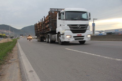 Farol desligado pode resultar em multa