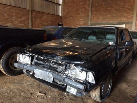 Idoso atinge ex-mulher com carro