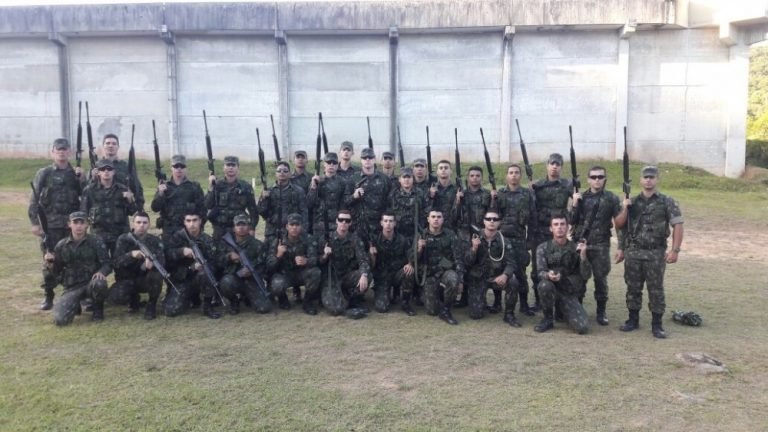 Tropa do exército embarca hoje