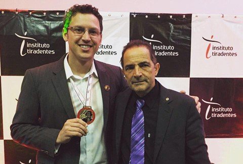 Vereador recebe premiação
