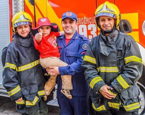 5 anos e um pedido especial, comemorar com os bombeiros