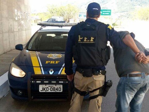 Foragido é preso pela PRF