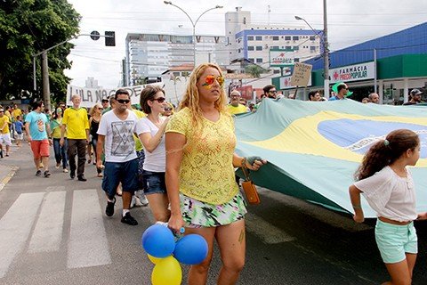 Manifestantes são convocados pelas redes sociais