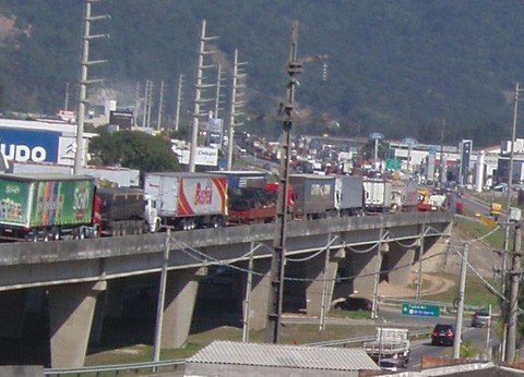 Quantidade de caminhões chama atenção