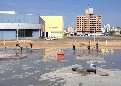 skatistas-realizam-mutirao-de-limpeza-1 O trabalho foi feito de forma voluntária e as tarefas divididas entre os skatistas - Foto:Divulgação/Notisul
