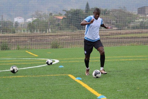 centroavante-e-apresentado-no-peixe-1 Jairo treinou ontem com os colegas de equipe fora da Cidade Azul - Foto:C.A Tubarão/Divulgação/Notisul