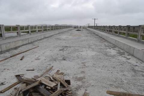 empresas-recorrem-e-prazo-segue-indefinido-1 Estrutura está pronta à espera apenas da obra das cabeceiras - Foto:Divulgação/Notisul