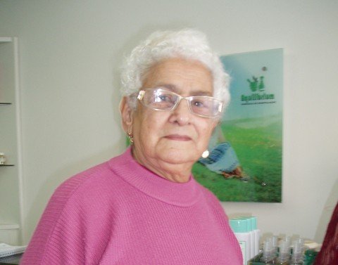 estrategias-tentam-elevar-as-vendas-1 Dona Sueli Ilha, 82 anos, prefere poupar a primeira metade do décimo terceiro. Ainda é tímido o aumento de gastos da categoria no comércio local, apontam os lojistas