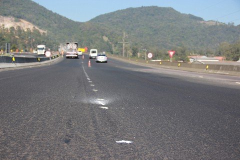nova-ponte-cavalcanti-e-liberada-para-trafego-1 Obras definitivas, como a sinalização horizontal, marcam o fim de uma duplicação que levou 23 anos - Foto:Dnit SC/Divulgação/Notisul