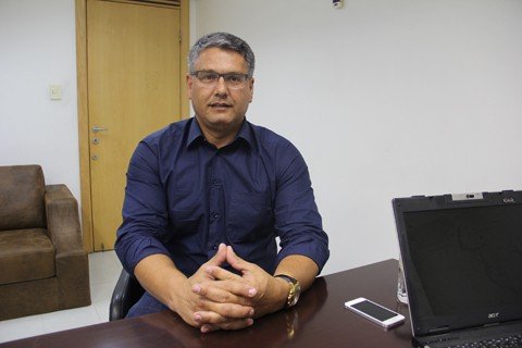 pedido-de-impugnacao-a-majoritaria-e-acatado-1 Castilho iniciou na vida pública em 2008, no cargo de vice-prefeito de Sangão. Quatro anos mais tarde, ele assumiu a prefeitura do município. No ano passado, reduziu o seu salário em 10% devido à crise econômica - Foto:Divulgação/Notisul