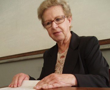 as-memorias-de-quem-nasceu-para-ensinar-1 Recortes de jornal mostram prêmio conquistado na década de 90 - Foto:Kalil de Oliveira/Notisul