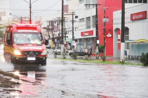 crianca-morre-na-passagem-de-ventania-1 Bombeiros de Tubarão foram os mais acionados de toda a região. Vários atendimentos foram registrados. - Foto: Kalil de Oliveira/Notisul.