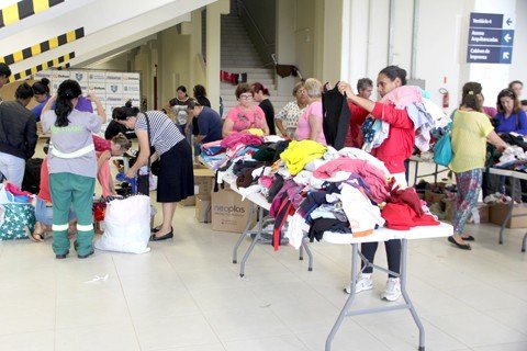 Doações de roupas e outros donativos foram entregues para mais de duas mil pessoas de Tubarão  -  Fotos: Lysiê Santos/Notisul