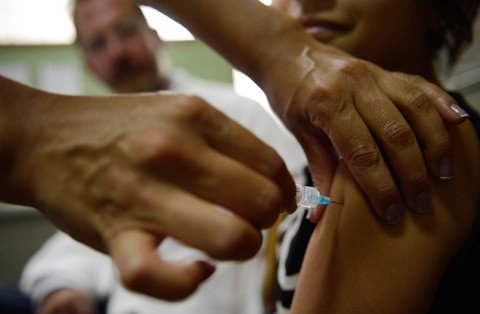 meninos-tambem-serao-vacinados-contra-hpv-1 Vacinação para os meninos inicia em janeiro do próximo ano - Foto:Divulgação/Notisul