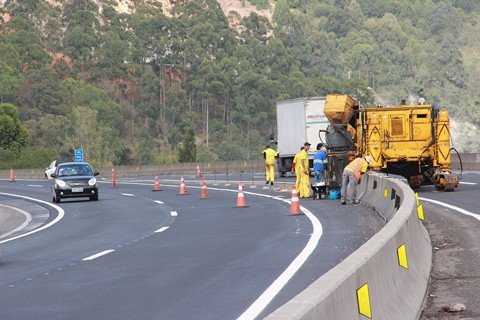 ultimos-detalhes-transito-fica-em-meia-pista-1 Frente de trabalho está concentrada nas proximidades da recém-liberada ponte sobre o rio Tubarão - Foto:Dnit-SC/Divulgação/Notisul