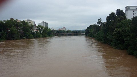 audiencia-divulga-relatorio-de-impacto-ambiental-1 O projeto de melhoramento fluvial do Rio Tubarão prevê obras de manutenção, aprofundamento e recuperação da calha - Foto:Prefeitura Tubarão/Divulgação/Notisul