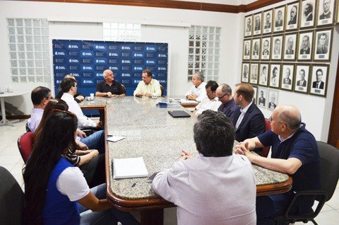 Primeiro encontro entre equipes de trabalho de transição de governo ocorreu oito dias após o resultado das eleições   -  Foto:Prefeitura de Laguna/Divulgação/Notisul