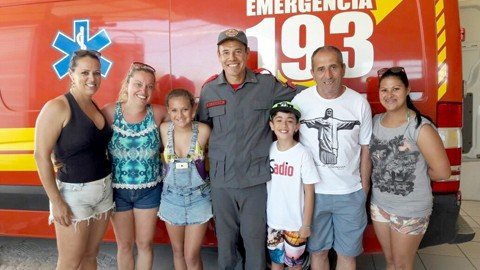 familia-visita-quartel-para-agradecer-1 Foto:Divulgação/Notisul