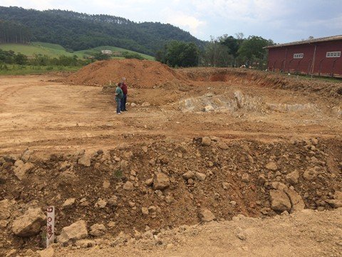 10-mil-habitantes-serao-beneficiados-1 Terreno onde será construída a ETE foi vistoriado ontem pelo prefeito de Braço do Norte - Foto:Prefeitura de Braço do Norte/Divulgação/Notisul