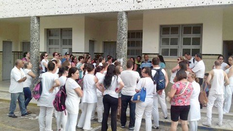atendimentos-sao-retomados-apos-greve-de-4-dias-1 Após recebimento do salário de novembro, trabalhadores decidiram finalizar a greve deflagrada na última sexta-feira, à meia-noite. - Foto: Varlei Bittencourt/Divulgação/Notisul