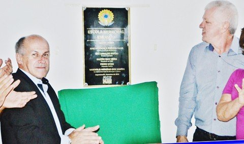 escola-municipal-do-encruzo-e-inaugurada-1 Devidamente inaugurada, agora, segundo o secretário de Educação da prefeitura de Jaguaruna, Vanderlei Mergínio dos Santos, entre janeiro e fevereiro a mobília será comprada. - Foto: Everton Luiz Coll/Portal Jaguaruna/Divulgação/Notisul