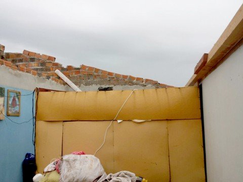 pescaria-brava-aguarda-liberacao-da-caixa-1 Moradores de Pescaria Brava atingidos pelo vendaval aguardam liberação do FGTS. Burocracia emperra saque do benefício - Foto:Defesa Civil de Pescaria Brava/Divulgação/Notisul