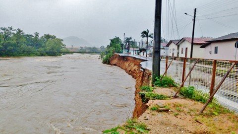 Deslizamento de asfalto ocorreu em São Ludgero, ontem  -  Foto:Divulgação/Notisul