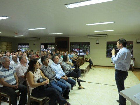 programa-planeja-grandes-mudancas-em-braco-do-norte-1 Projeto iniciou com a apresentação do diagnóstico do município após entrevista com 90 pessoas em fevereiro deste ano - Fotos: Lysiê Santos/Notisul