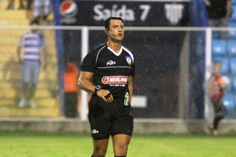 representante-da-regiao-e-eleito-o-2o-melhor-1 Bráulio faz parte do quadro da CBF desde 2009 - Foto:Divulgação/Notisul