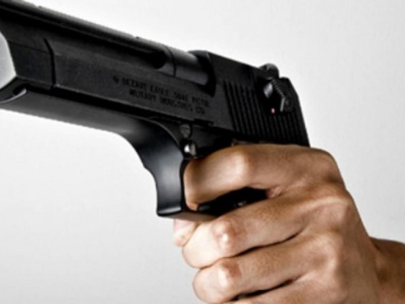 armado-com-pistola-e-de-capacete-bandido-assalta-em-posto-de-combustiveis-em-laguna-1