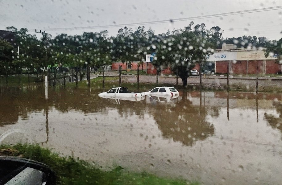 mais-uma-vez-chuva-provoca-serie-de-alagamentos-1
