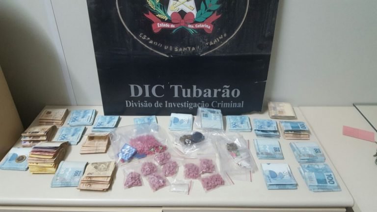 Operação da DIC em Tubarão: 650 comprimidos de ecstasy e de MDMA, 55 micropontos semelhantes ao LSD e R$ 21.096,00 são apreendidos