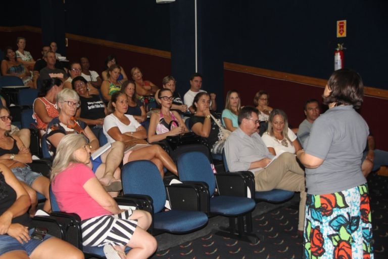 Profissionais da educação aderem à greve geral