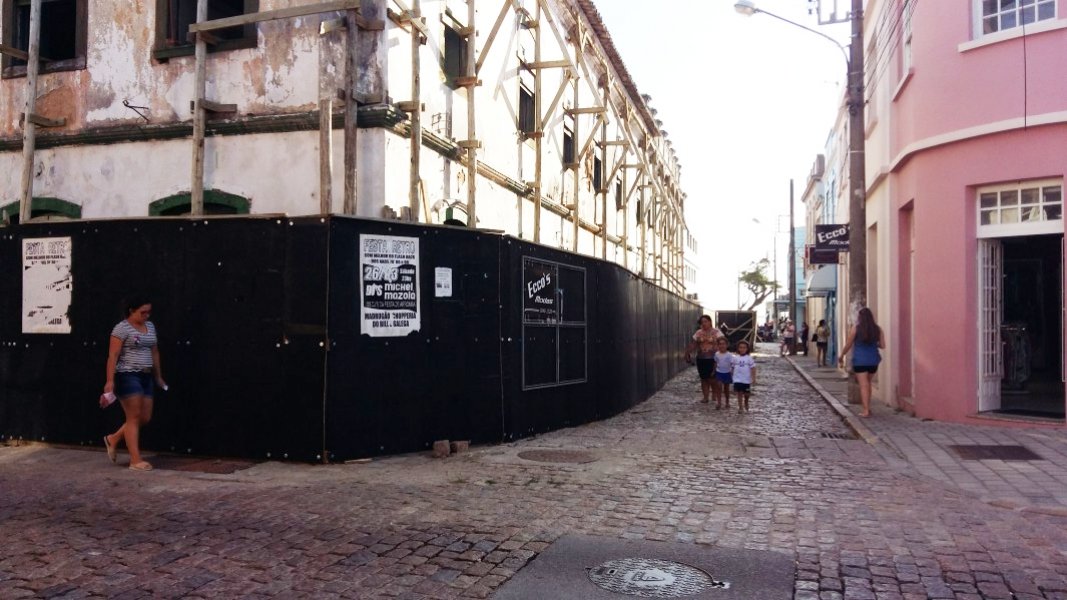 tapumes-sao-retirados-e-rua-e-liberada-no-centro-1