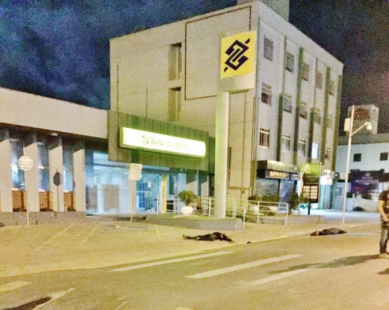 tres-ladroes-sao-mortos-apos-tentativa-de-arrombamento-ao-banco-do-brasil-de-sao-joao-batista-1