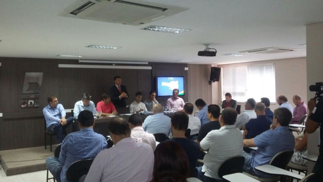 desenvolvimento-do-varejo-e-da-sociedade-reuniao-da-cdl-em-tubarao-ocorre-agora-1