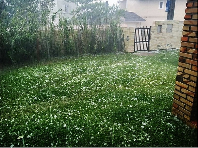 granizo-destelhamentos-e-falta-de-luz-consequencias-da-chuva-em-sc-neste-domingo-1