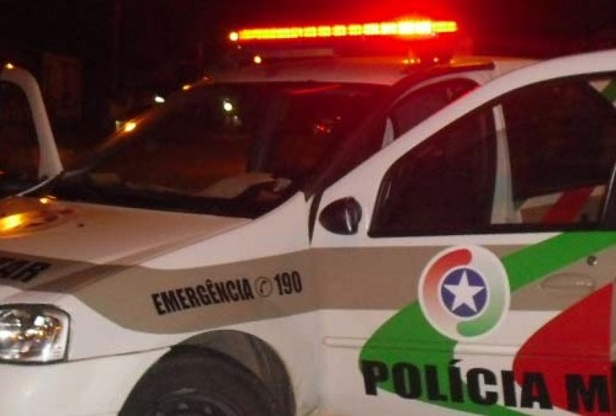 pm-busca-assaltante-que-invadiu-mercado-em-jaguaruna-1